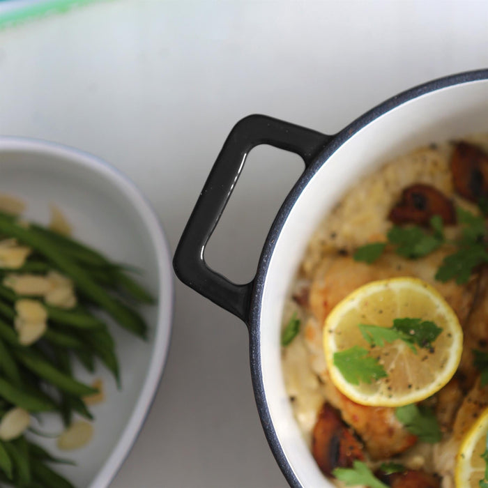 2.8L Matt Black Round Cast Iron Casserole Dish