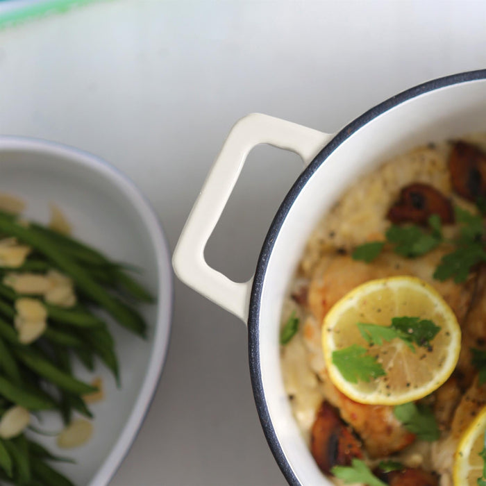 2.8L Pebble Gloss Round Cast Iron Casserole Dish