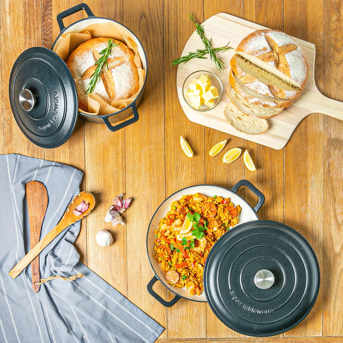 4.5L Matt Black Cast Iron Casserole Dish