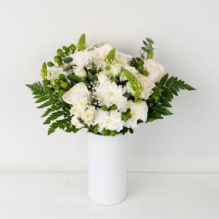 White Wedding Table Flower Bouquet Vase - Image