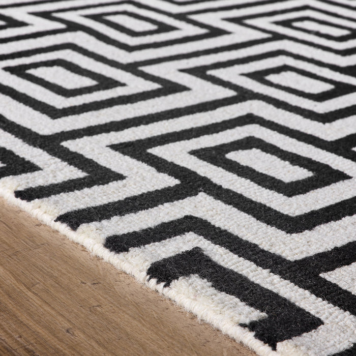 Origins Labyrinth Black/White