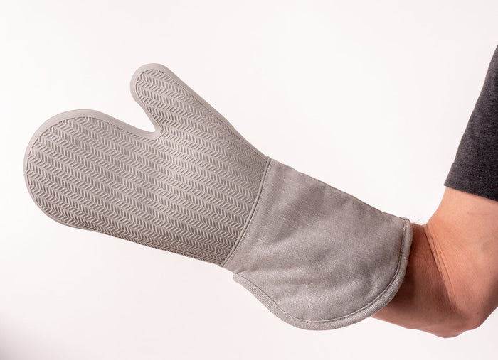 STRADA SILICONE OVEN MITT, GRAY