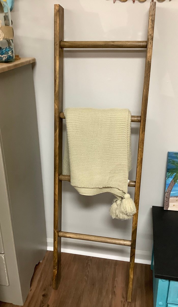 Wood blanket ladder